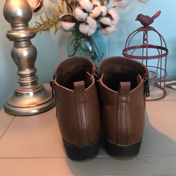 Only worn once! Dunes leather ankle booties. - Picture 4 of 4